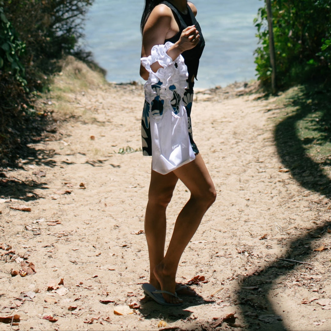 shoulder on LOVE mesh mini