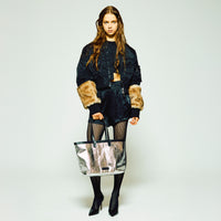 plume tote un M