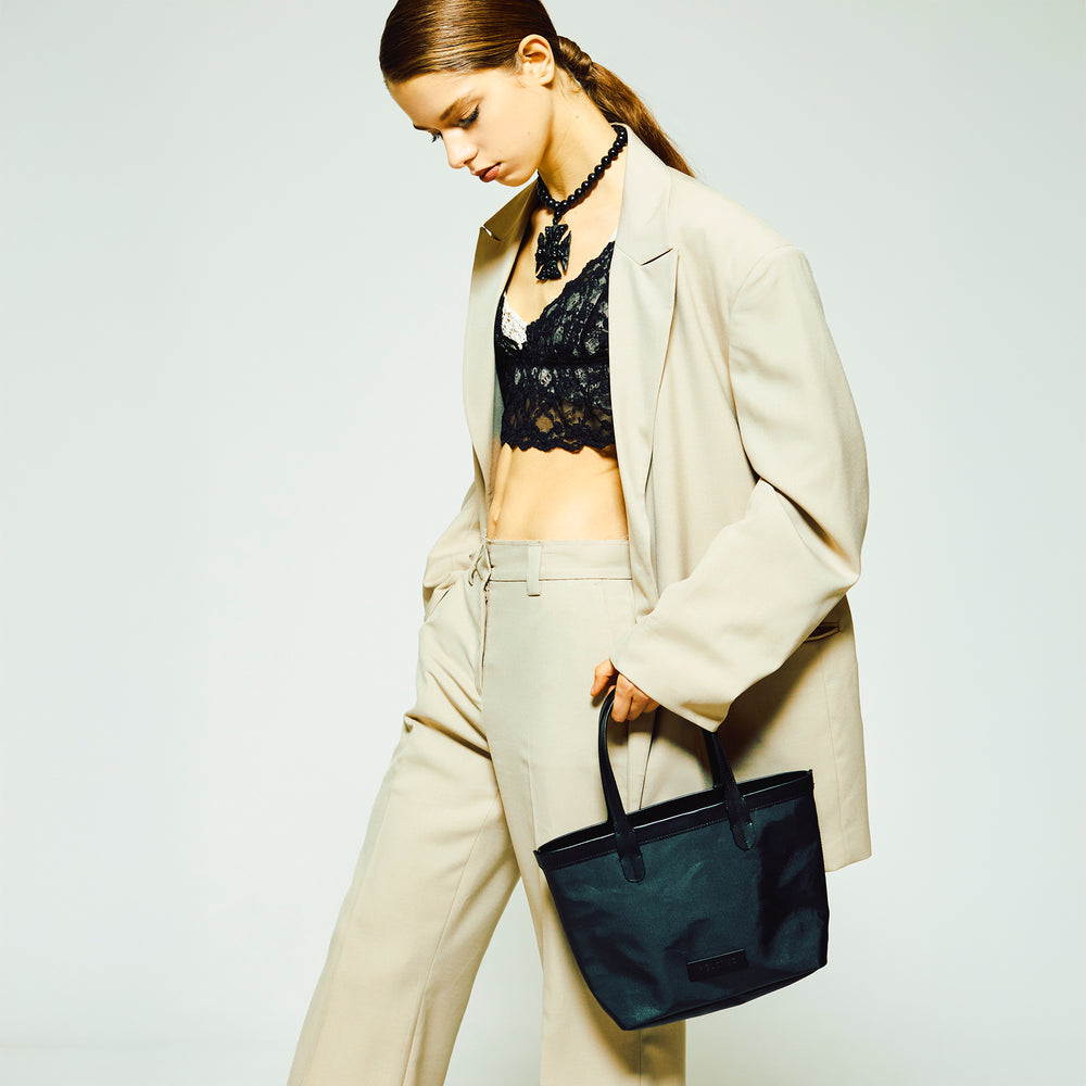 plume tote un S