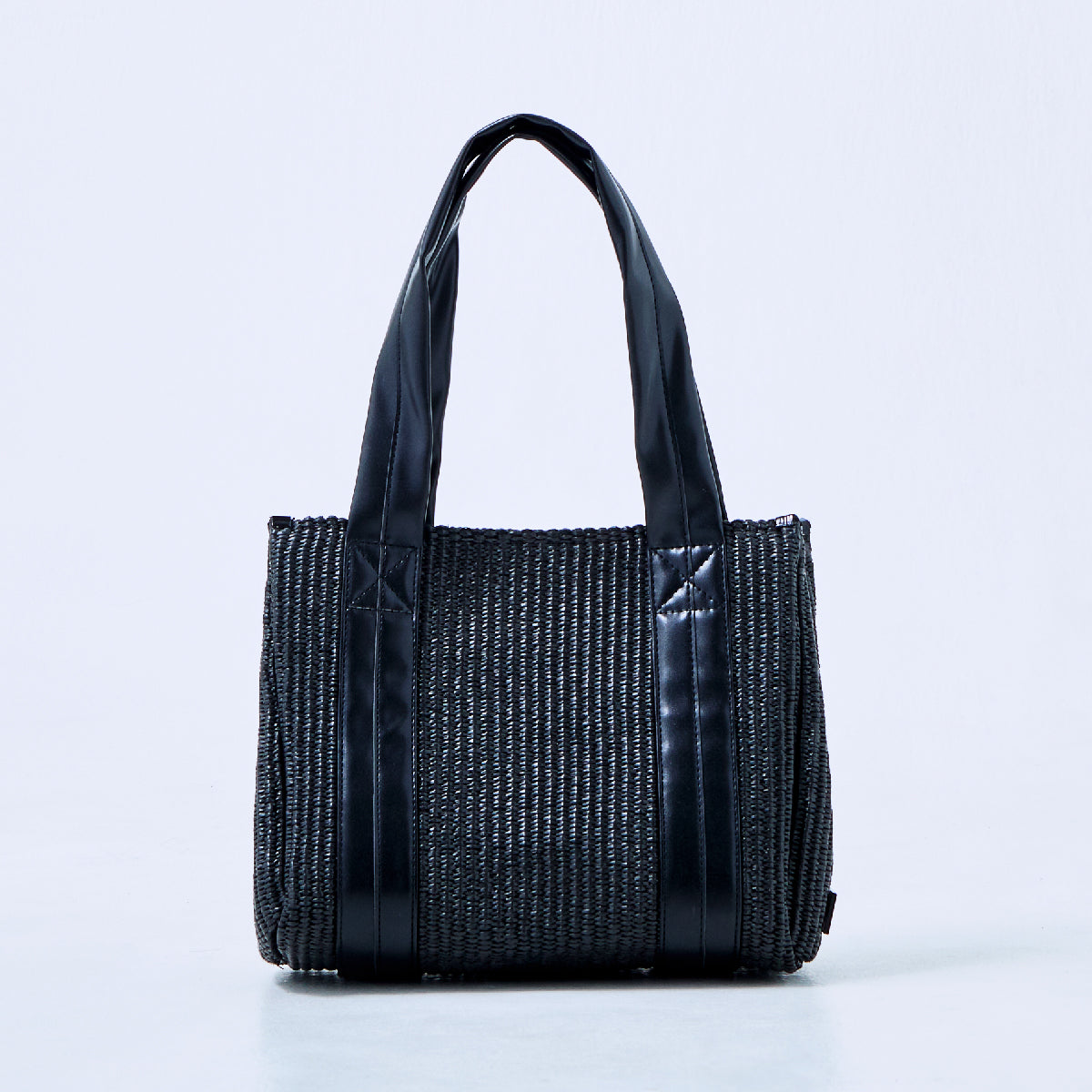 boxy tote raffia